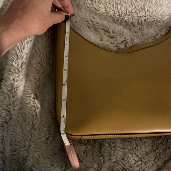 Gucci Vintage Camel Color Hobo Style Shoulder Bag EUC - Picture 15 of 16